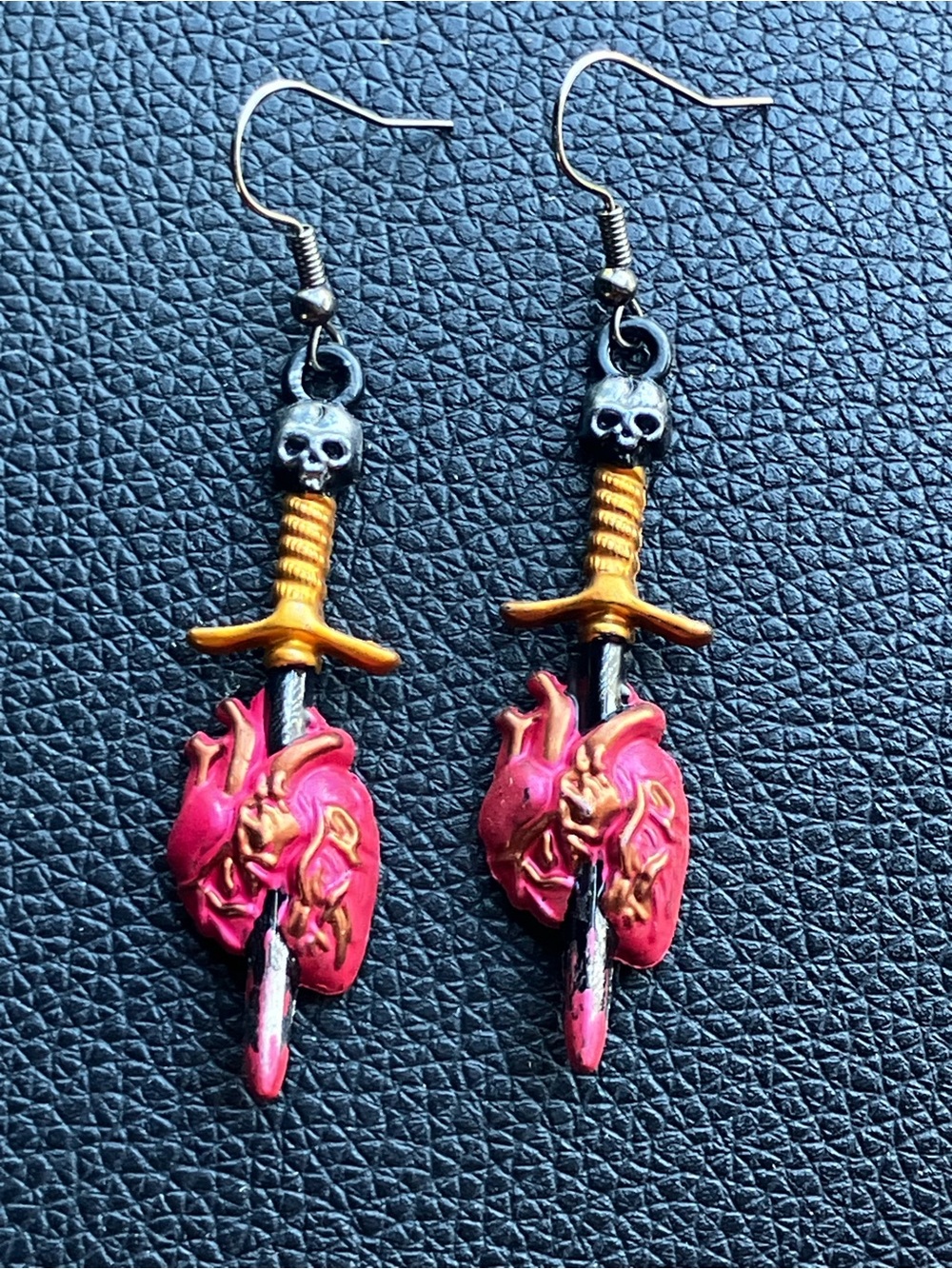Heart and skull Dagger earrings - Picture 1 of 4